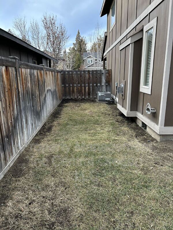 20277 Knightsbridge Pl in Bend, OR - Building Photo - Building Photo