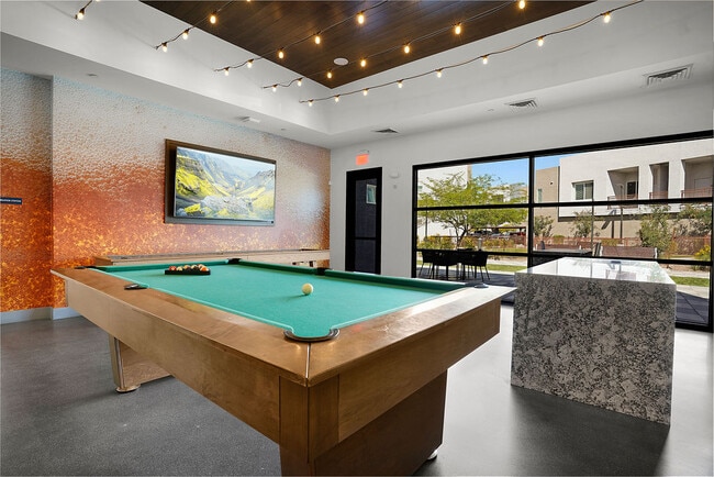 Landing at Fiesta Village in Mesa, AZ - Foto de edificio - Building Photo