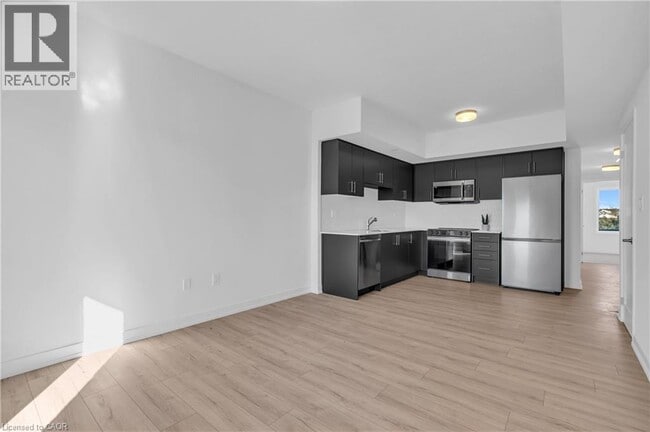 940 St David St N in Fergus, ON - Building Photo - Building Photo