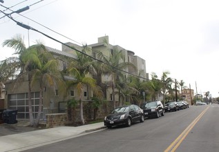 701 Huntington St in Huntington Beach, CA - Building Photo - Building Photo