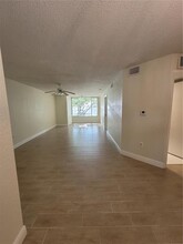 2861 N Oakland Forest Dr, Unit 101 in Oakland Park, FL - Building Photo - Building Photo