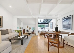 17082 Pacific Coast Hwy in Huntington Beach, CA - Building Photo - Building Photo