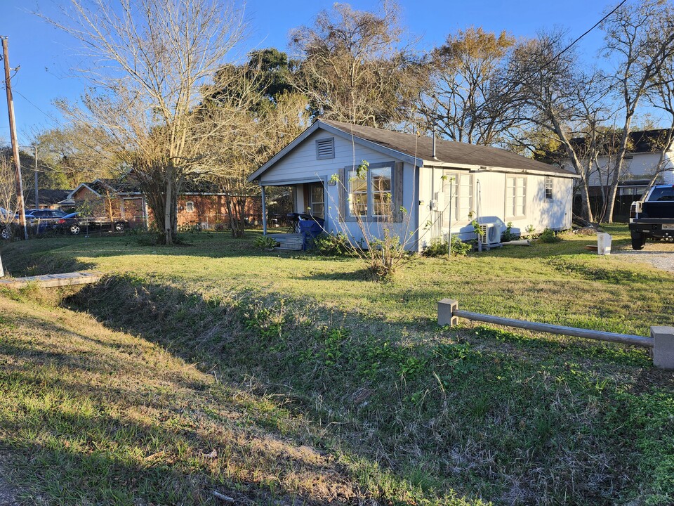 6105 Anderson St in Texas City, TX - Building Photo