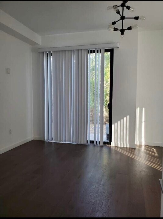 3116 Riversedge Ct. in Los Angeles, CA - Foto de edificio
