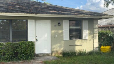 1015 Staghorn St in Wellington, FL - Building Photo - Building Photo