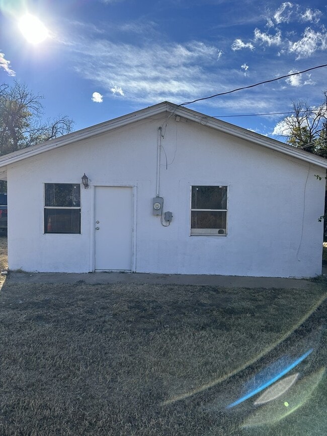 1104 N 5th St in Alpine, TX - Building Photo - Building Photo
