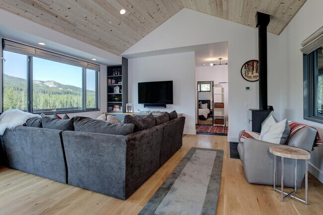 17 Lakewood Dr in Big Sky, MT - Building Photo - Building Photo