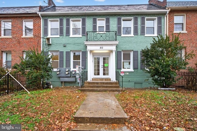 212 36th St NE, Unit 3 in Washington, DC - Building Photo - Building Photo