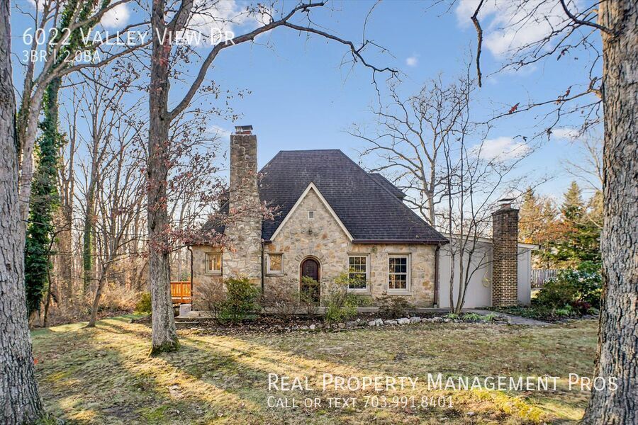 6022 Valley View Dr in Alexandria, VA - Building Photo