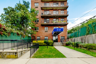 Austin Towers in Rego Park, NY - Building Photo - Building Photo