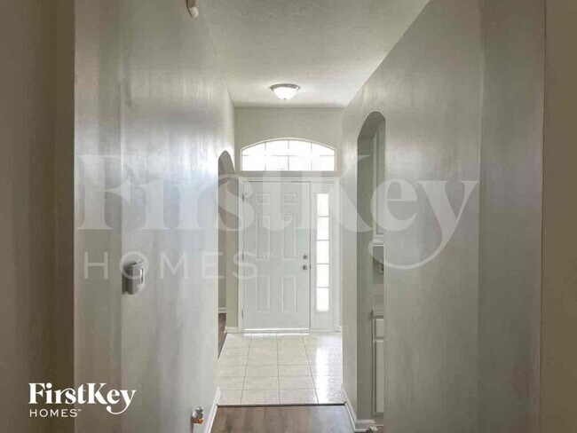 4592 Royal Port Dr in Jacksonville, FL - Foto de edificio - Building Photo