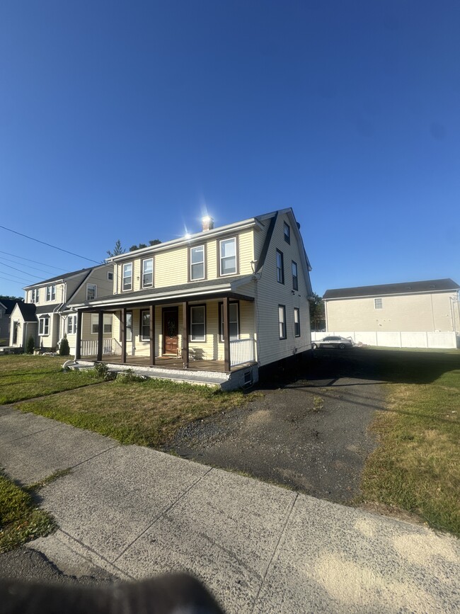 120 S End Rd, Unit 2nd Flr