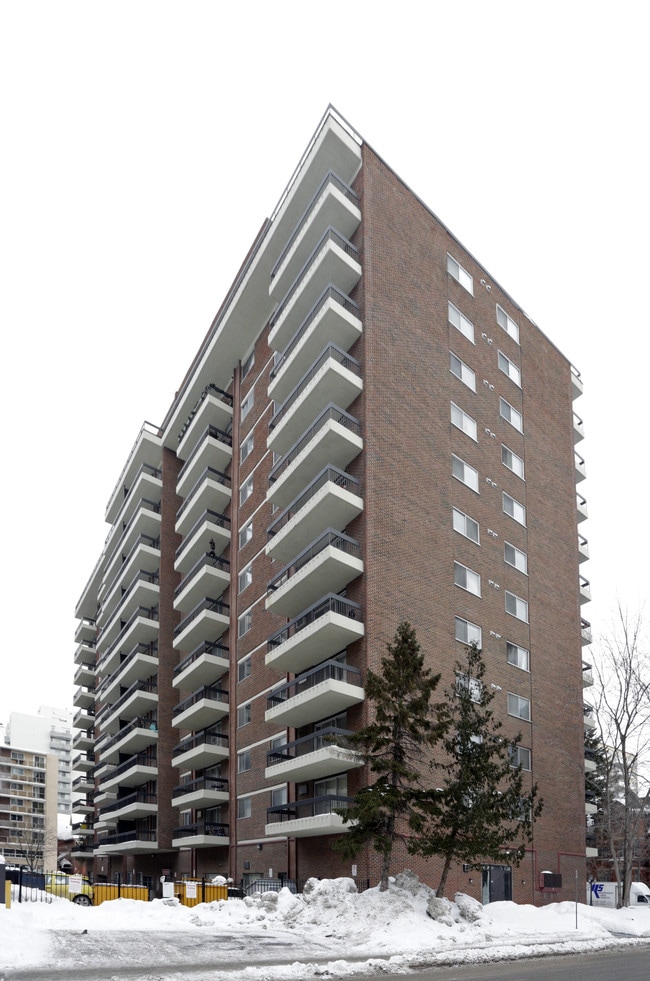 Cartier Square Apartments in Ottawa, ON - Building Photo - Building Photo