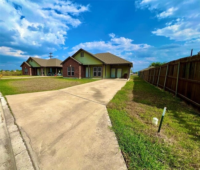 1295 Harper Trl in Lockhart, TX - Building Photo - Building Photo