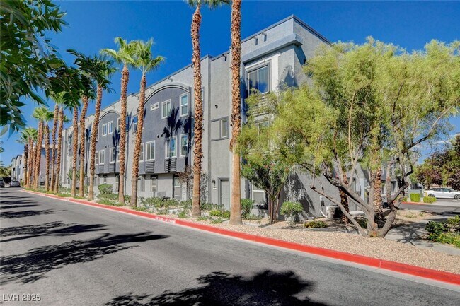 9050 W Tropicana Ave in Las Vegas, NV - Building Photo - Building Photo