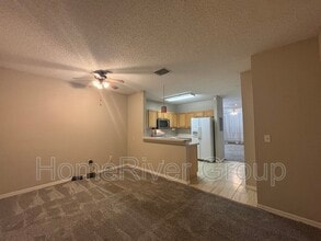 6349 Osprey Lake Cir in Riverview, FL - Building Photo - Building Photo