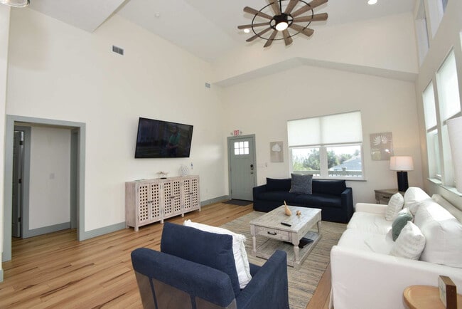 37 Atlantic Dr in Palm Coast, FL - Foto de edificio - Building Photo