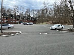 34 A Padanaram Rd, Unit 222 in Danbury, CT - Building Photo - Building Photo