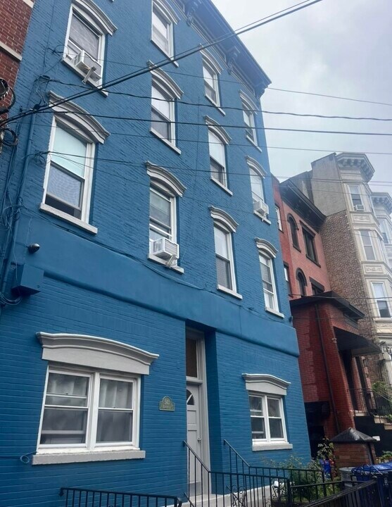 543 Bloomfield St in Hoboken, NJ - Building Photo