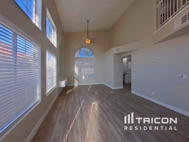 1117 N Rainbow Meadows Dr in Las Vegas, NV - Building Photo - Building Photo