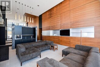 75 The Donway W in Toronto, ON - Building Photo - Building Photo