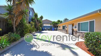 8075 Palm St in Lemon Grove, CA - Building Photo