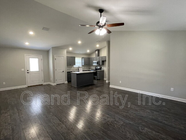4040 Roxies Ln in Milton, FL - Building Photo - Building Photo