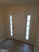 24 Woodcrest Ct in Newark, DE - Building Photo