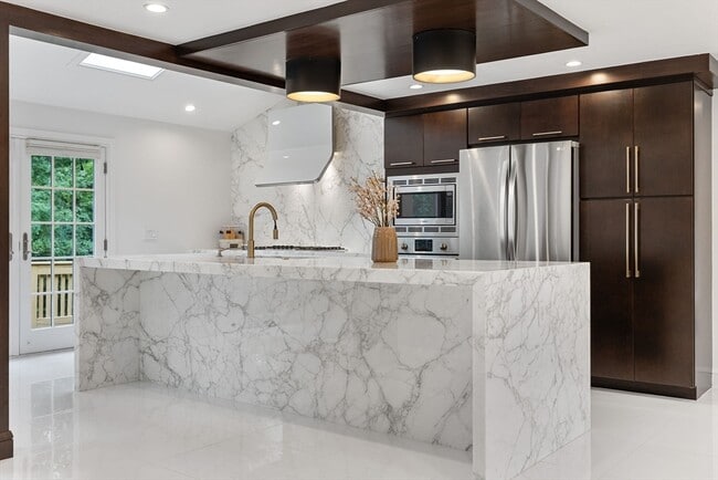 4 Hadley Rd in Lexington, MA - Building Photo - Building Photo