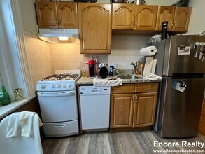 126 Warren St, Unit 24 in Boston, MA - Foto de edificio - Building Photo