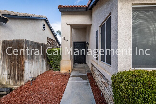 8512 Northshore Dr in Bakersfield, CA - Building Photo - Building Photo