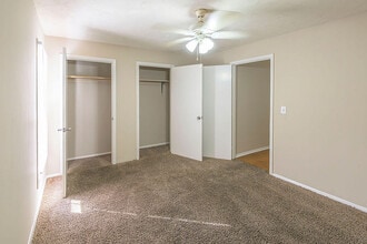 Shady Tree Apartments in Evansville, IN - Building Photo - Building Photo