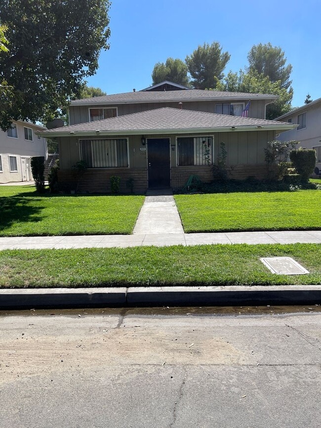 property at 2839 W Fairmont Ave