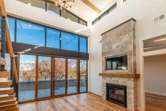 215 E Pleasant St in Oconomowoc, WI - Building Photo - Building Photo