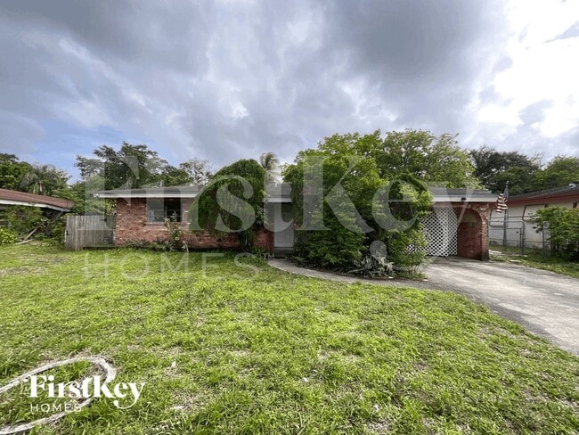 property at 830 E Evanston Cir