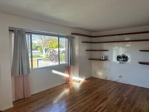 3310 W Chandler Blvd in Burbank, CA - Foto de edificio - Building Photo