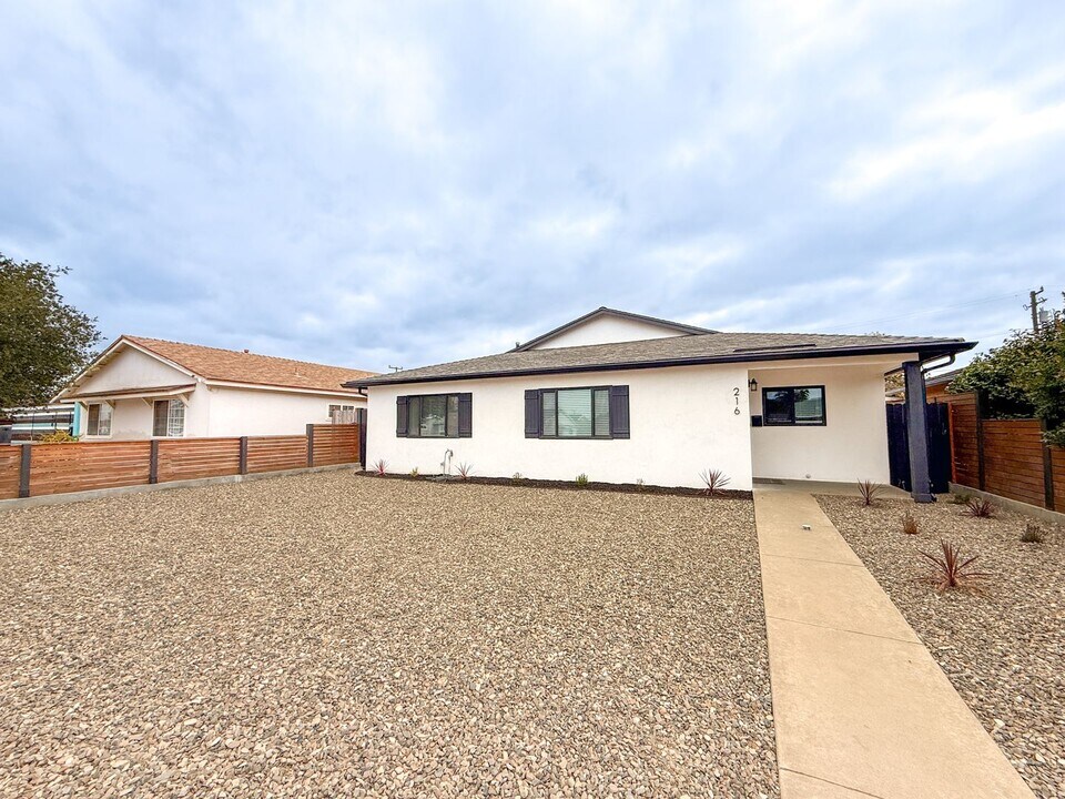 216 N Sixth St in Lompoc, CA - Building Photo