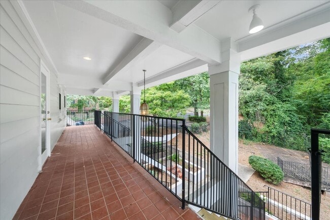 5399 Northland Dr in Atlanta, GA - Foto de edificio - Building Photo