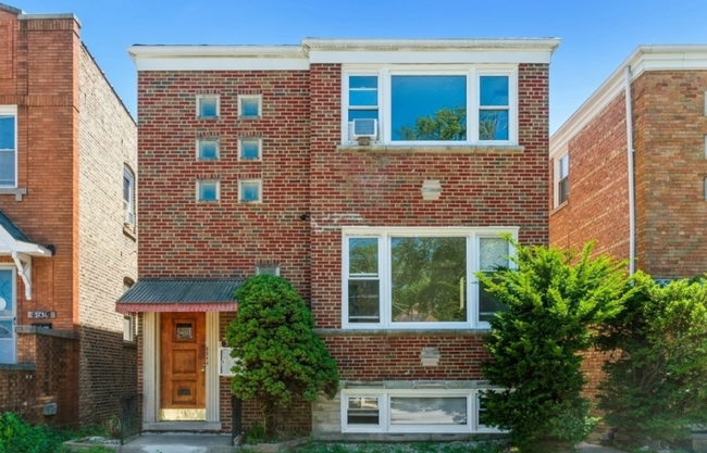 property at 5735 W Addison St