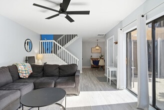 6818 68th Way in West Palm Beach, FL - Foto de edificio - Building Photo