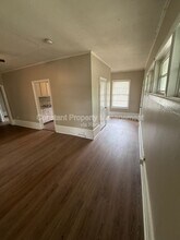 614 W Poplar St in Griffin, GA - Building Photo - Building Photo