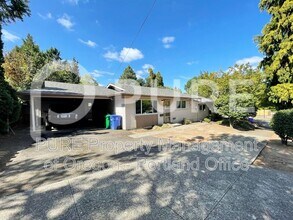 527 NE 63rd Ave in Portland, OR - Building Photo - Building Photo