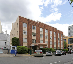 Ongford Apartments in Portland, OR - Building Photo - Building Photo