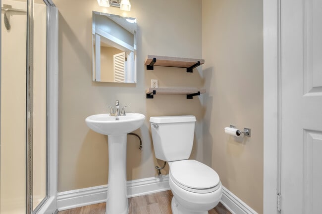 715 Ocean View Ave in Monrovia, CA - Foto de edificio - Building Photo