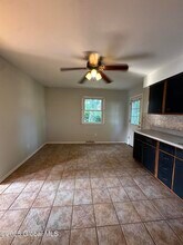 261 Old Niskayuna Rd in Latham, NY - Building Photo - Building Photo