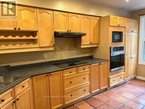 32 Irwin Ave in Toronto, ON - Building Photo - Building Photo