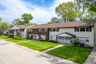 810 N Forklanding Rd in Maple Shade, NJ - Foto de edificio - Building Photo