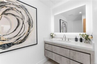 1035 1/2 N Vista St in West Hollywood, CA - Building Photo - Building Photo