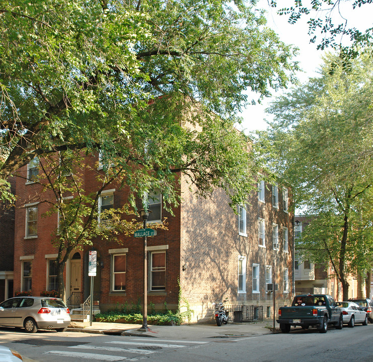 2228 Wallace St in Philadelphia, PA - Foto de edificio