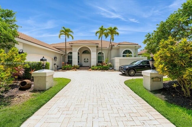 property at 2708 Meadowood Dr